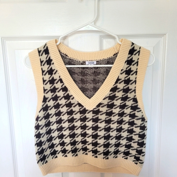 Plaid Knit Vest - Picture 1 of 2